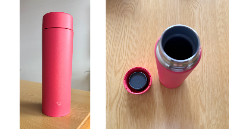 ピンク色のスリムな水筒。フタを閉じた状態と、フタを外した状態を並べて撮影。余計なパーツがなく、本体とフタだけで洗いやすく、旅行や日常使いに便利なデザイン。