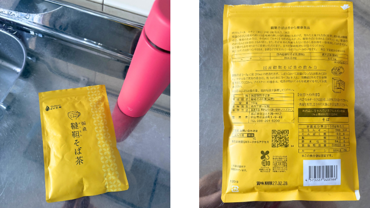 韃靼そば茶の黄色いパッケージと、裏面に記載された原材料や栄養成分表示。横には赤い水筒も置かれている。